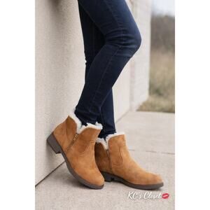 Laundry by Shelli Segal, Sz 6.5, ankle boots, cozy winter boots, tan suede boots